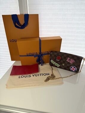 Authentic Louis Vuitton Pochette Félicie Damier Ebene canvas Crossbody